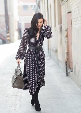 С чем носить темно-серую сумку-саквояж