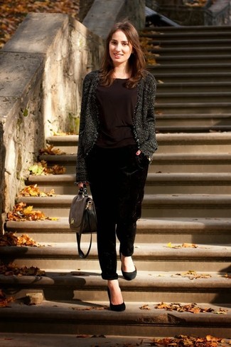 С чем носить темно-серую сумку-саквояж