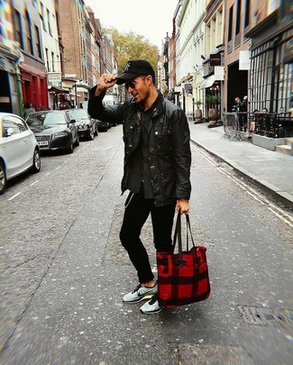 С чем носить темно-серую куртку-рубашку мужчине