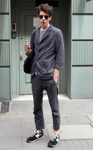 С чем носить темно-серую куртку-рубашку мужчине