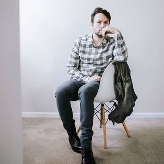 С чем носить темно-серую куртку-рубашку мужчине