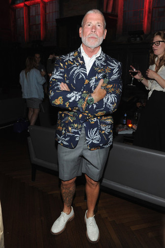 Какие пиджаки носить с темно-серыми шортами мужчине