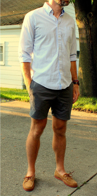 Какие топсайдеры носить с темно-серыми шортами