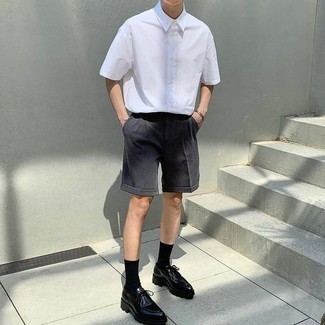 С чем носить темно-серые шорты мужчине