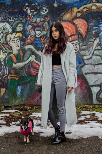 Какое пальто носить с темно-серыми джинсами скинни