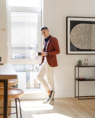 Какие пиджаки носить с темно-серыми слипонами мужчине