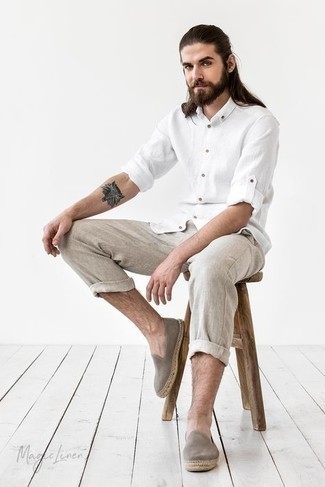 С чем носить темно-серые замшевые эспадрильи мужчине