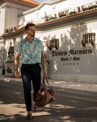 С чем носить темно-серые замшевые лоферы мужчине