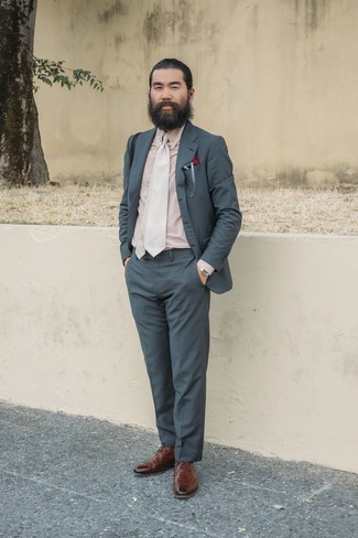 Какие броги носить с темно-серым костюмом