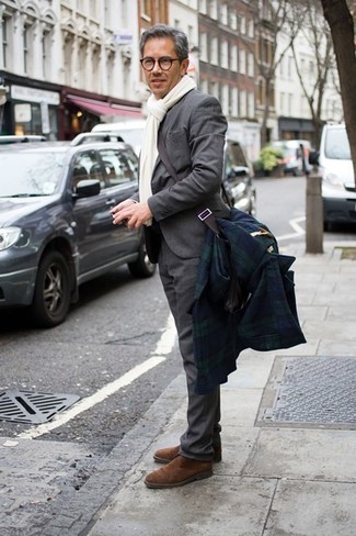 Какие ботинки челси носить с темно-серым костюмом