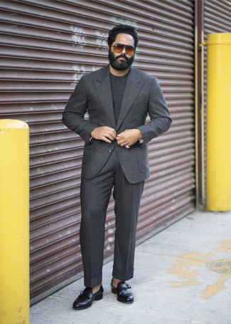 Какие лоферы носить с темно-серым костюмом