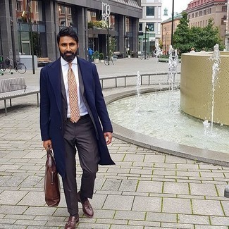 Какие длинные пальто носить с темно-серым костюмом