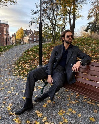 Какие футболки-поло носить с темно-серым костюмом