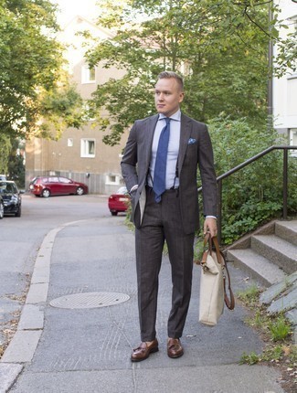 Какие лоферы с кисточками носить с темно-серым костюмом