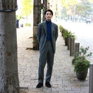 Какие водолазки носить с темно-серым костюмом