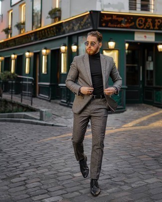 Какие водолазки носить с темно-серым костюмом