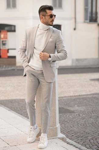 Какие водолазки носить с темно-серым костюмом