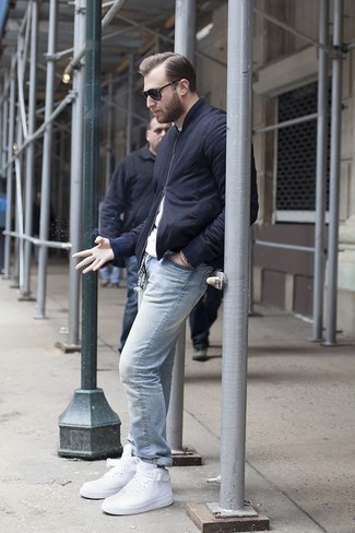 С чем носить темно-серые солнцезащитные очки мужчине