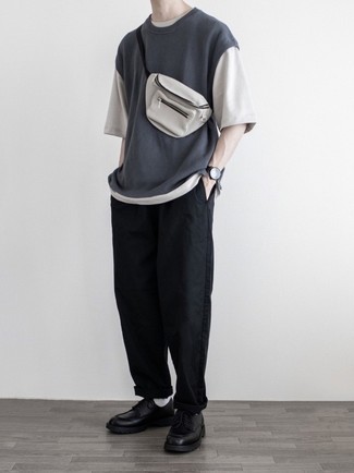 Какие брюки чинос носить с темно-серым трикотажным жилетом