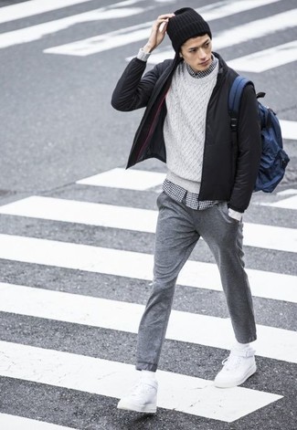 Какие бомберы носить с темно-серыми спортивными штанами мужчине