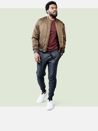 Какие бомберы носить с темно-серыми спортивными штанами мужчине