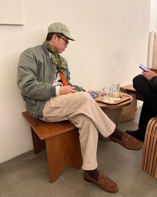 Какие лоферы носить с темно-серым свитшотем мужчине