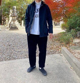 Какие водолазки носить с темно-серым свитшотем мужчине