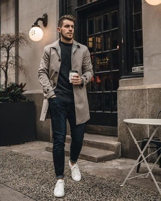 Какие джинсы носить с темно-серым плащом мужчине