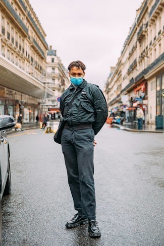 Какие бомберы носить с темно-серой водолазкой мужчине