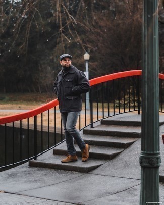 Как носить темно-серую водолазку с коричневыми замшевыми ботинками дезертами