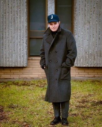 Какие повседневные ботинки носить с темно-серой водолазкой мужчине