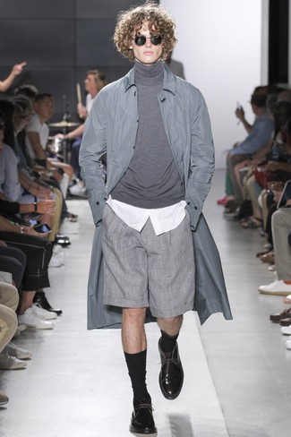 Какие ботинки дезерты носить с темно-серой водолазкой