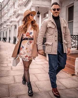 Какие классические ботинки носить с темно-серой водолазкой мужчине