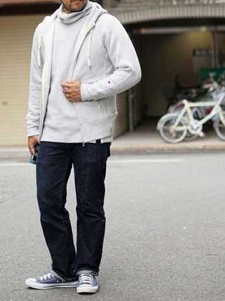 Как носить темно-серую водолазку с серым худи мужчине