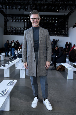 С чем носить темно-серую водолазку мужчине