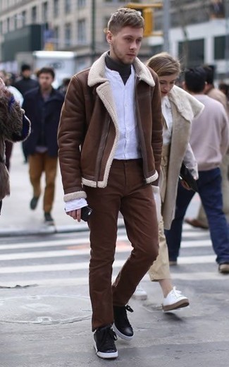 С чем носить темно-серую водолазку мужчине