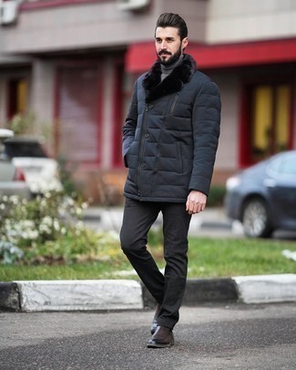 Как носить темно-серую водолазку с темно-синим полупальто