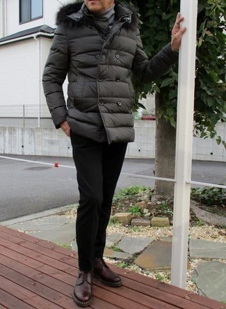 Какие пуховики носить с темно-серой водолазкой мужчине