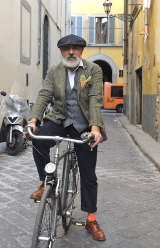 Какие брюки чинос носить с темно-серым жилетом