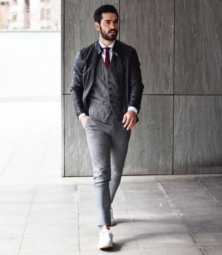 С чем носить темно-серый жилет