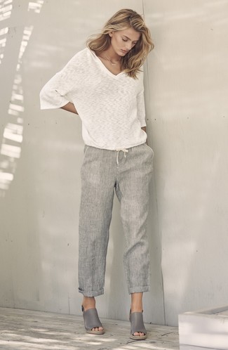 С чем носить темно-серые босоножек на танкетке