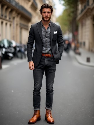 Как носить темно-серый шерстяной пиджак с серыми джинсами мужчине