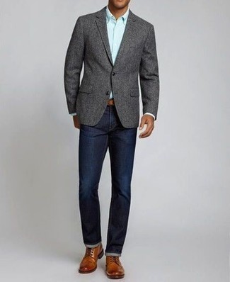 Как носить темно-серый шерстяной пиджак с темно-синими джинсами мужчине
