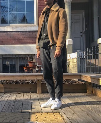 С чем носить темно-серые шерстяные брюки чинос