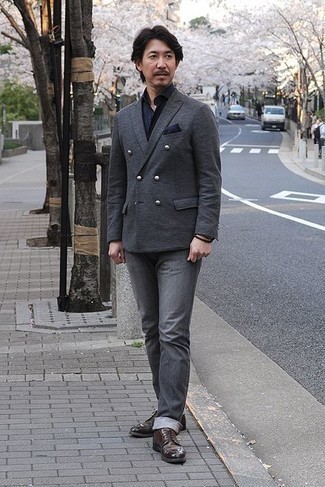 С чем носить темно-серый шерстяной двубортный пиджак мужчине
