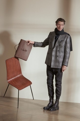 С чем носить темно-серый шерстяной двубортный пиджак мужчине