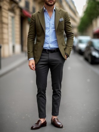 С чем носить темно-серые шерстяные классические брюки мужчине