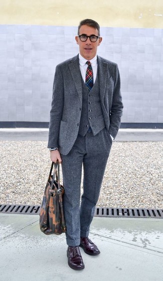 С чем носить темно-серый шерстяной костюм-тройку