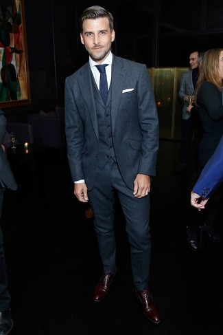 С чем носить темно-серый шерстяной костюм-тройку