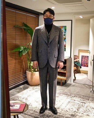 С чем носить темно-серый шерстяной костюм-тройку